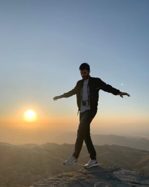 Akın Akınözü Instagram - 30.yaşımın hayatıma, Nemrut Dağı’na doğan güneş gibi doğmasını dilerim... Şimdiden sevginizle ve desteğinizle, hayatıma bu dileğimin bile ötesinde bir güzellik kattığınız için hepinize çok teşekkür ederim🙏 Bundan sonra bana da bu yolda dengemi kaybetmeden sizinle beraber yürümek düşer...