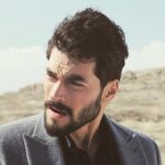 Akın Akınözü Instagram - “... Düşmanıyım ben de cılız güzelliklerin, Rüzgar! Bu dağ başlarında çırpınan serin Kanatların gökyüzünde akan bir seldir, Bana kudret ve cesaret veren bir eldir. Beşerlikten uzaktayım senin ülkende, Senin gibi azamete aşıkım ben de. İşte Rüzgar! Senin gibi ben de deliyim. Islıklarım senin gibi inlemelidir, Herkes beni ürpererek dinlemelidir. Rüzgar! Sana, yalnız sana benzemeliyim.” #sabahattinali #tbt #hercai