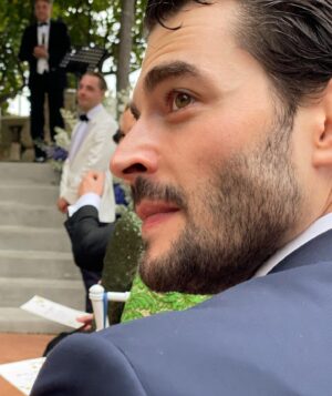 Akın Akınözü Instagram - This is “Pose-itano” #julieolivierwedding