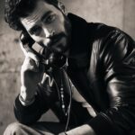 Akın Akınözü Instagram – 2 0 2 2  @lofficielhommesturkiye

Genel Yayın Yönetmeni @baglankeskin
Fotoğraf @erdi_dogan
Moda editörü @yagmurkural_
Saç stylisti @akinunalofficiall
Makyaj artisti @zeynepdombaycioglu
