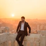 Akın Akınözü Instagram - Akın var, güneşe akın! Güneş'i zapt edeceğiz Güneş'in zaptı yakın!
