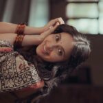 Akansha Ranjan Kapoor Instagram - ~ in my south indian girl era ~ • Direction - @aadhavkannadhasan Agency - @tarctalent Production - @artventurefilmsind Shot by - @rajathaaban Grade - @gowtham_rajendran Shots - @nirunrajathaaban Edit - @fixitinpoststudios Grade - gowthamrajendran Styling - @vijayanthirajeswar Make up - @artistrybyolivia Hair - @hairstoriesbypriyanka Saree and blouse - @nallifashions Photography- @swathysekaranphotographer