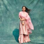 Akansha Ranjan Kapoor Instagram - ਨੀ ਮੈਂ ਚੱਲੀ ਆਂ ਛੱਡ ਕੇ ਵਿਹੜਾ ਤੇਰਾ @raw_mango X @amrapalijewels X @stoffastyle #Dastoor 🎶✨💛