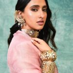 Akansha Ranjan Kapoor Instagram - ਨੀ ਮੈਂ ਚੱਲੀ ਆਂ ਛੱਡ ਕੇ ਵਿਹੜਾ ਤੇਰਾ @raw_mango X @amrapalijewels X @stoffastyle #Dastoor 🎶✨💛