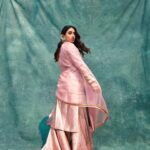 Akansha Ranjan Kapoor Instagram - ਨੀ ਮੈਂ ਚੱਲੀ ਆਂ ਛੱਡ ਕੇ ਵਿਹੜਾ ਤੇਰਾ @raw_mango X @amrapalijewels X @stoffastyle #Dastoor 🎶✨💛