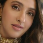 Akansha Ranjan Kapoor Instagram - Ever wondered what undying love feels like? It feels like ‘Dastoor’. The video comes out on December 15th ❤ @babil.i.k @apnabhidu @neena_gupta @maahir_as @taanitanvir @akansharanjankapoor @warnermusicindia @japjeesingh28 #Dastoor #JasleenRoyal #BabilKhan #NeenaGupta #JackieShroff #AkanshaRanjanKapoor #Music #New #ComingSoon