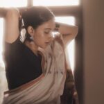 Akansha Ranjan Kapoor Instagram - அனைவருக்கும் என் இனிய தமிழ் புத்தாண்டு நல்வாழ்த்துக்கள் 🥳 • Direction - @aadhavkannadhasan Agency - @tarctalent Production - @artventurefilmsind Shots & Grade - @gowtham__rajendran Edit - @fixitinpoststudios Styling - @vijayanthirajeswar Make up - @artistrybyolivia Hair - @hairstoriesbypriyanka Saree and blouse - @nallifashions