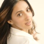 Akansha Ranjan Kapoor Instagram - From constant travel, shoots, to relentless heat styling – my hair has been through some REAL damage, But @redken’s Acidic Bonding Concentrate Range has been the ultimate game-changer for my hair💪🏼✨ The Acidic Bonding Concentrate Shampoo strengthens bonds, balances pH of my hair and is sulfate-free. The Conditioner is luxuriously moisturizing and has an ultra-ri h texture, and the Leave-In Cream has been my go-to shield which provides heat protection up to 230°C, tames frizz and adds that extra shine to my hair! Now, hair repair is as easy as A-B-C with Redken! Get yours exclusively at @mynykaa and say hello to healthy, radiant hair 💇‍♀️💖 #AD #Redken #RedkenRepairs #RedkenIndia @redken