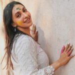 Akansha Ranjan Kapoor Instagram - playing holiiiii in the capital with @htcity 💛💙💜🧡🩵