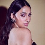 Akansha Ranjan Kapoor Instagram – didn’t win a filmfare award last night, so i dressed like one instead 🙃