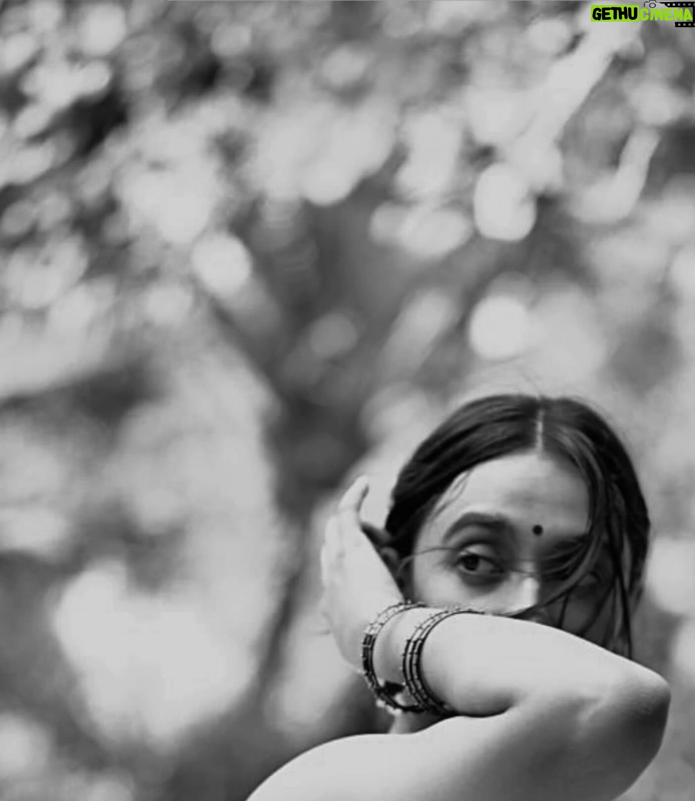 Akansha Ranjan Kapoor Instagram - 🦋 “charchit hone mein, aur yaadgar hone mein, zameen aasman ka farak hain… “🦋