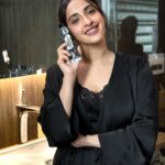 Akansha Ranjan Kapoor Instagram - If you’re someone who automatically turns to black when it comes down to looking your best, you’re just like us, and Akansha Ranjan Kapoor (@akansharanjankapoor). She’s a fan of black just like the rest of us and it’s not just restricted to her clothes and accessories. Akansha chooses black when it comes to oral health as well. Her pick? It’s the Dabur Herb’l Activated Charcoal Toothpaste, as it has active charcoal with 0% added harmful chemicals Why, you ask? Watch this space and find out.