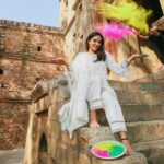 Akansha Ranjan Kapoor Instagram - playing holiiiii in the capital with @htcity 💛💙💜🧡🩵