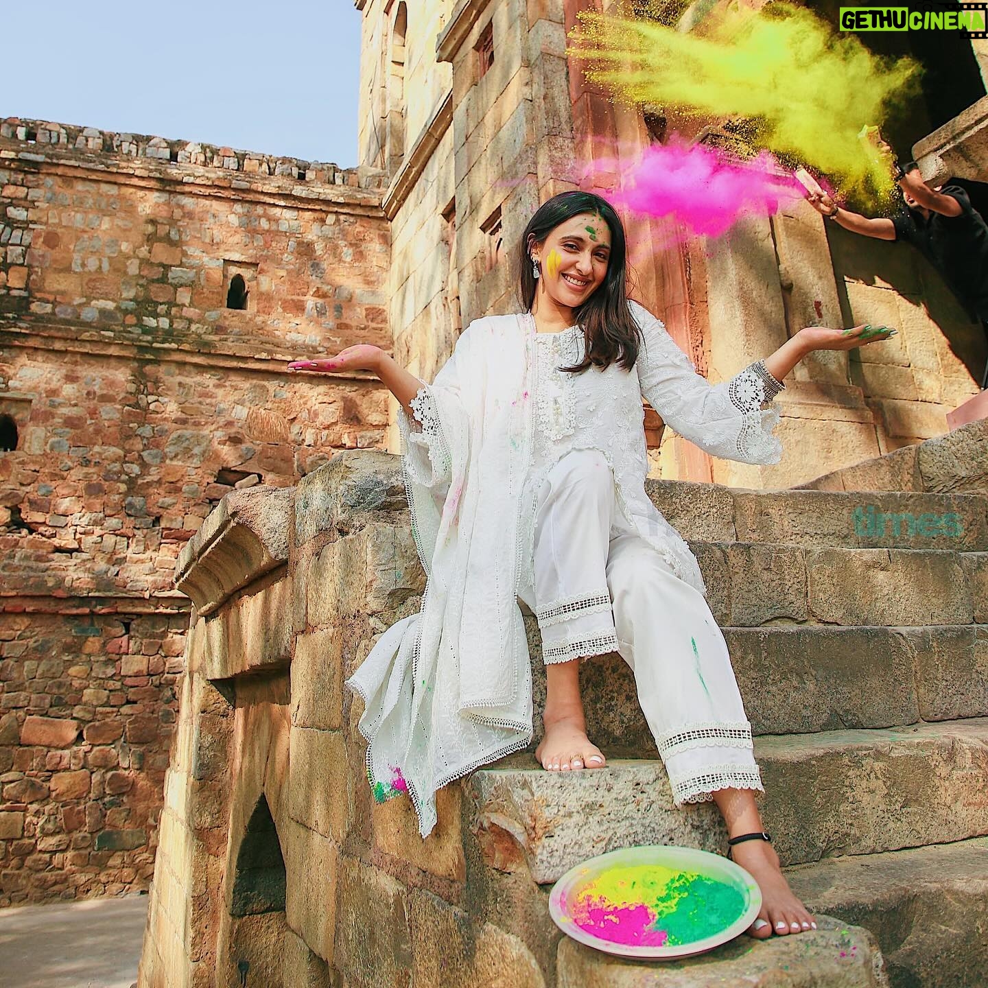 Akansha Ranjan Kapoor Instagram - playing holiiiii in the capital with @htcity ๐๐๐๐งก๐ฉต