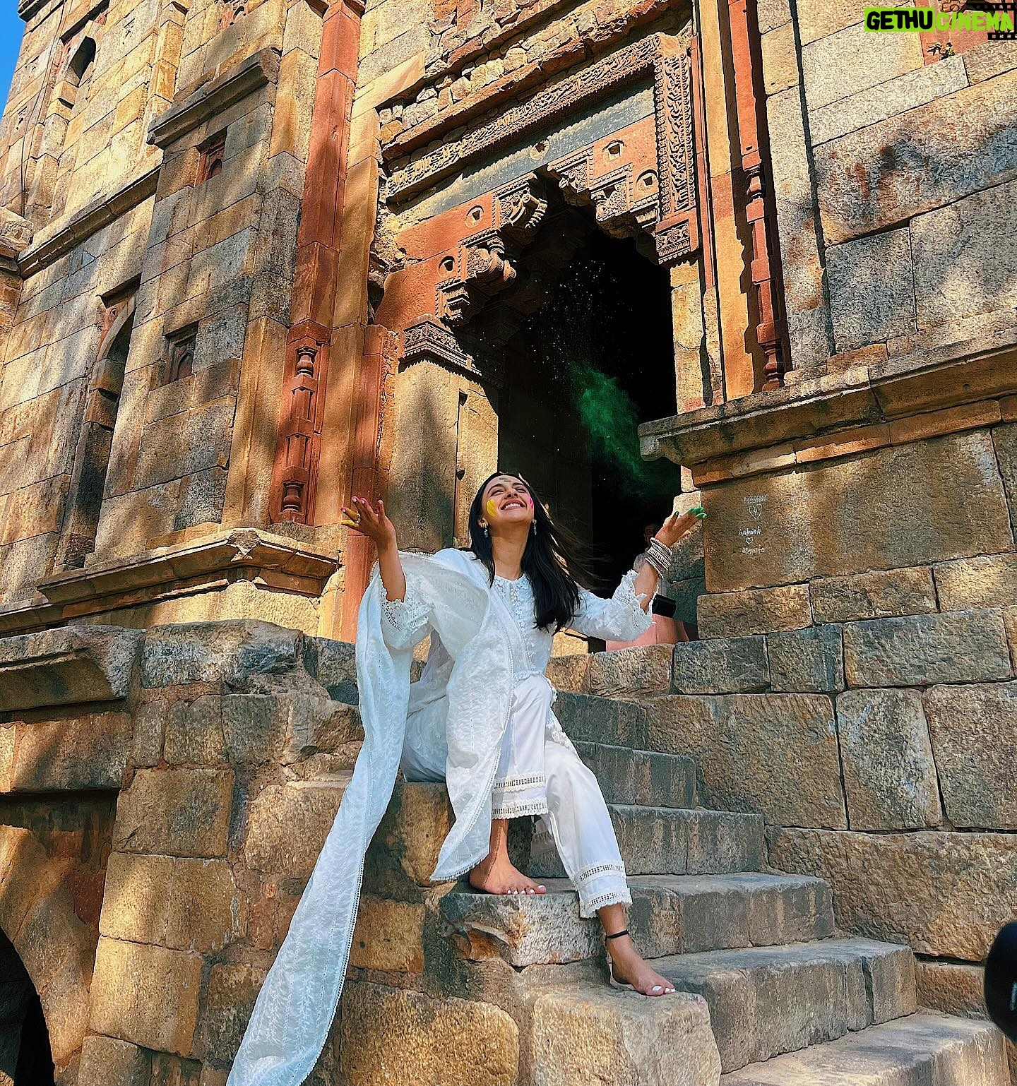 Akansha Ranjan Kapoor Instagram - playing holiiiii in the capital with @htcity ๐๐๐๐งก๐ฉต