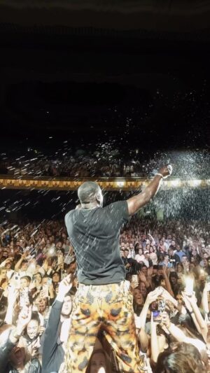 Akon Instagram - #londonuk🇬🇧 #superfantour #live #concert #uk #europe #akon