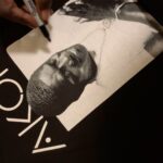 Akon Instagram – Signing that #superfantour merch 🔗in bio