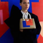 Alanis Guillen Instagram - Nosso amor é vermelho e azul. Encontre a cor do seu amor com a nova #PradaGalleria @prada #ad