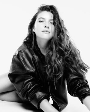 Alanis Guillen Instagram - ELLUS 23 #####

Das campanhas e parcerias mais lindas que fiz 🖤.