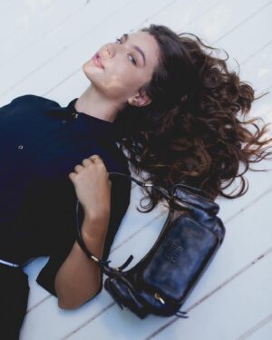 Alanis Guillen Instagram - @miumiu 
#MIUMIU #MIUMIUMULTIPOCKET

foto @pdrpinho