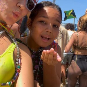 Alanis Guillen Instagram - Gratidão verô (patricinada @elianeangolanaperuqueira )