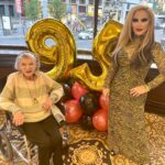 Alaska Instagram - Anoche celebramos los 95 con mariachis, globos y tarta homenaje a Cuba-México-Madrid. Gracias a todos los amigos que vinisteis al cumpleaños de mamá. No sólo eso, gracias a los que estáis ahí cada día haciéndole la vida más fácil y ayudando en todo. Mamá estuvo viendo también vuestras felicitaciones virtuales. Agradecidas y emocionadas. Y un agradecimiento especial a @pilar_lanchas @hotelemperadormadrid por siempre realizar el trabajo más allá del deber. Es un placer contratar vuestros servicios y contar con vuestra amistad… ¡presentes en los momentos importantes de nuestra vida! * Esta publicación NO tiene fines publicitarios ni es un intercambio comercial, pero quiero agradecer la amabilidad de las personas más allá de los servicios contratados.