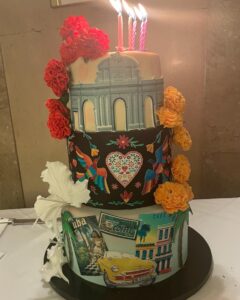 Alaska Instagram - Anoche celebramos los 95 con mariachis, globos y tarta homenaje a Cuba-México-Madrid. Gracias a todos los amigos que vinisteis al cumpleaños de mamá. No sólo eso, gracias a los que estáis ahí cada día haciéndole la vida más fácil y ayudando en todo. Mamá estuvo viendo también vuestras felicitaciones virtuales. Agradecidas y emocionadas. Y un agradecimiento especial a @pilar_lanchas @hotelemperadormadrid por siempre realizar el trabajo más allá del deber. Es un placer contratar vuestros servicios y contar con vuestra amistad… ¡presentes en los momentos importantes de nuestra vida! * Esta publicación NO tiene fines publicitarios ni es un intercambio comercial, pero quiero agradecer la amabilidad de las personas más allá de los servicios contratados.