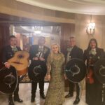 Alaska Instagram - Anoche celebramos los 95 con mariachis, globos y tarta homenaje a Cuba-México-Madrid. Gracias a todos los amigos que vinisteis al cumpleaños de mamá. No sólo eso, gracias a los que estáis ahí cada día haciéndole la vida más fácil y ayudando en todo. Mamá estuvo viendo también vuestras felicitaciones virtuales. Agradecidas y emocionadas. Y un agradecimiento especial a @pilar_lanchas @hotelemperadormadrid por siempre realizar el trabajo más allá del deber. Es un placer contratar vuestros servicios y contar con vuestra amistad… ¡presentes en los momentos importantes de nuestra vida! * Esta publicación NO tiene fines publicitarios ni es un intercambio comercial, pero quiero agradecer la amabilidad de las personas más allá de los servicios contratados.