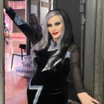 Alaska Instagram - Todo listo para comenzar a las 17 horas en directo en @tardeartv @telecincoes. En la segunda foto se ve al fondo un recortable de una persona a la que conozco un poco. Foto de @carlooshernandez * Esta publicación es una comunicación sobre mis diversas actividades profesionales - es información para mis seguidores - entiendo que la libertad de compartir esto se sobrentiende en la naturaleza misma de las redes sociales