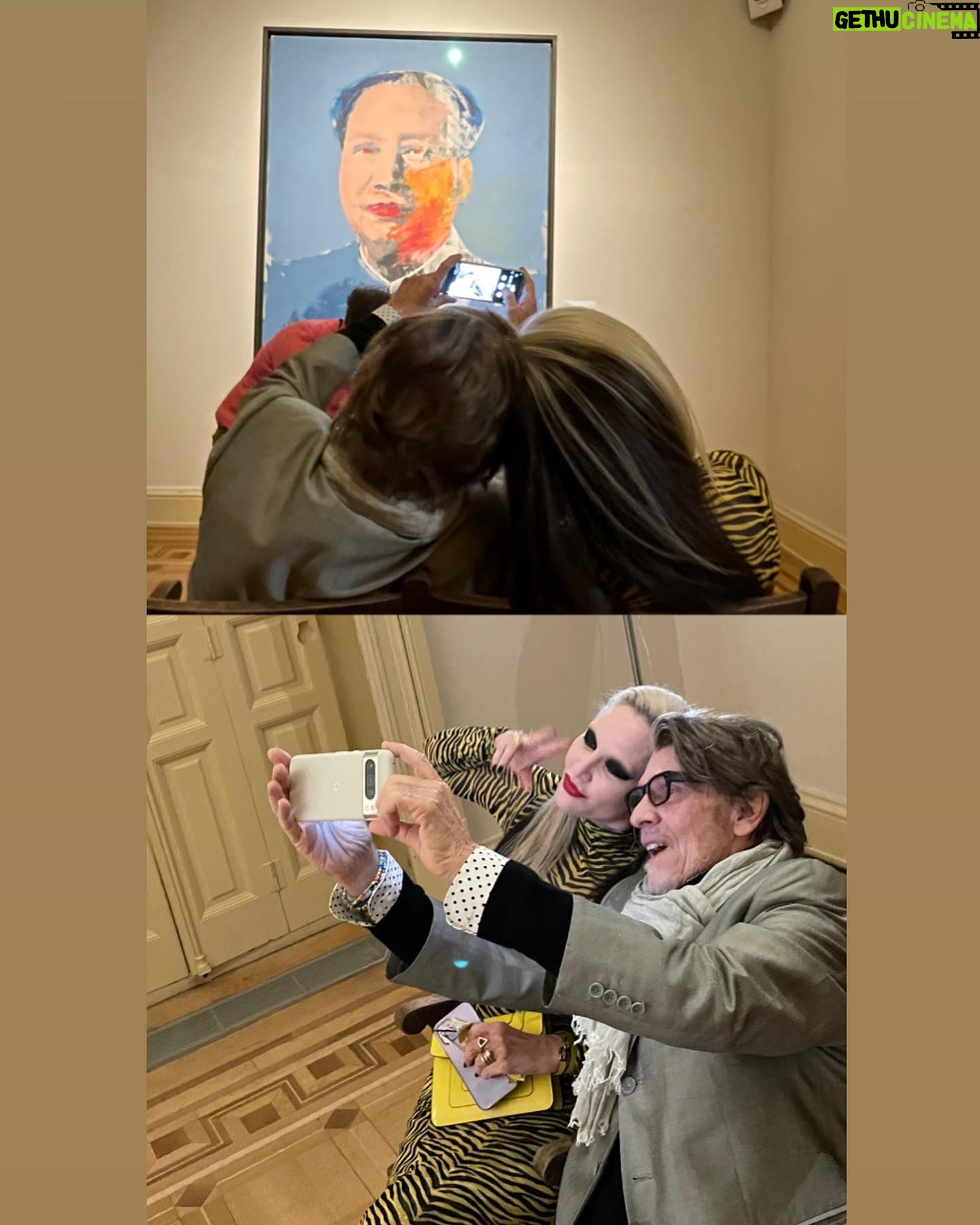 Alaska Instagram - Ayer en la inauguración de la exposición Warhol-Vijande-Makos. Vale la pena visitarla en el contexto de esa maravilla que es el @museolazarogaldiano. Gracias a todos en el museo, desde su directora, conservador, administrativos, guardarropía, bedeles, personal de limpieza… ¡así da gusto! Y de nuevo gracias a @coleccionsunolsoler por contar conmigo para este proyecto. Fotos mías y de @pedro.munster. * Esta publicación es una comunicación sobre mis diversas actividades profesionales - es información para mis seguidores - entiendo que la libertad de compartir esto se sobrentiende en la naturaleza misma de las redes sociales