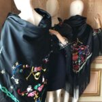 Alaska Instagram - Exposición ‘La ruta del mantón de manila’ en Casa de América con piezas históricas, entre ellas los mantones que realizó @antonioalvaradored a finales de los años 80. El mío, una edición especial con los símbolos del disco ‘Fan Fatal’ bordados, del que se hicieron, como mucho, media docena. El otro bordado es el que diseñó Antonio para su marca (el de la exposición es de @mariabarrancooficial) y la cazadora con aplicaciones de mantón perteneció a Paloma Chamorro. Exposición gratuita hasta el 17 de mayo. * Esta publicación NO tiene fines publicitarios - es una comunicación de preferencias personales o culturales que me gusta compartir porque entiendo que para eso son las redes sociales. Y, además, me implica y quiero dar las gracias.