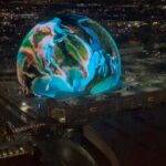 Alaska Instagram - Hoy me han saltado estos vídeos que hice el año pasado en Las Vegas. La ESFERA desde la ventana del hotel. Me gusta, es muy lisérgico quedarte mirándola y de día parece parte de una invasión extraterrestre. Fijaros en los coches que van por la carretera para que veáis la gigantesca dimensión de la esfera. Más artificio en la ciudad artificial por excelencia (lo digo como elogio).