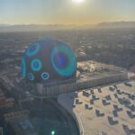 Alaska Instagram - Hoy me han saltado estos vídeos que hice el año pasado en Las Vegas. La ESFERA desde la ventana del hotel. Me gusta, es muy lisérgico quedarte mirándola y de día parece parte de una invasión extraterrestre. Fijaros en los coches que van por la carretera para que veáis la gigantesca dimensión de la esfera. Más artificio en la ciudad artificial por excelencia (lo digo como elogio).