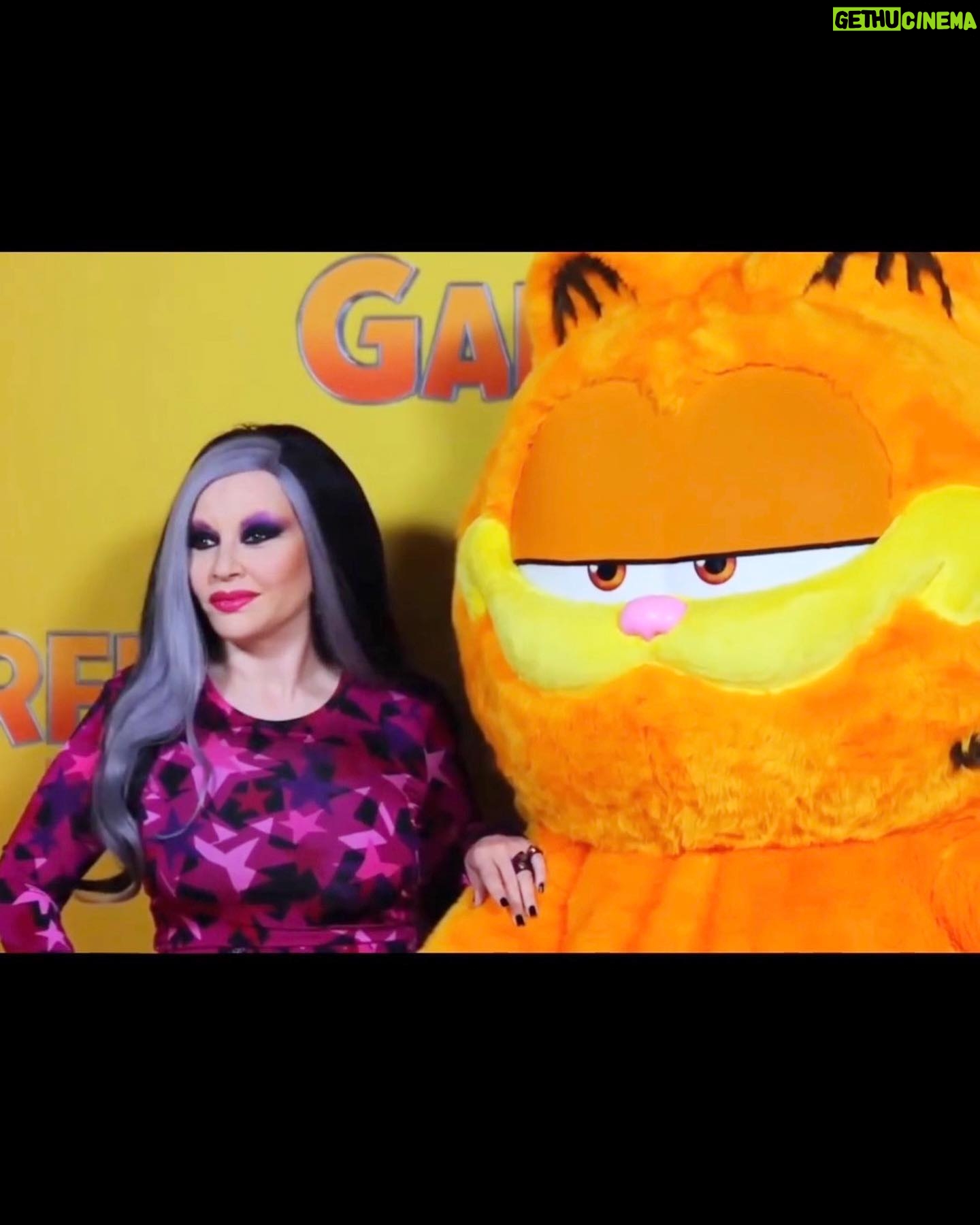 Alaska Instagram - El 1 de mayo se estrena en cines #GarfieldLaPelícula y he tenido la suerte de poner a voz a la gatita Jinx. Y también soy muy suertuda por compartir experiencia con @ssantiagosegura y @pepe_rodriguezrey. Gracias @sonypicturesspain por contar conmigo para estas aventuras animadas. Y, enhorabuena, la película es una maravilla. 😻😸😽😻😼😺😻😺😼😻😽😸😻 * Esta publicación es una comunicación sobre mis diversas actividades profesionales - es información para mis seguidores - entiendo que la libertad de compartir esto se sobrentiende en la naturaleza misma de las redes sociales