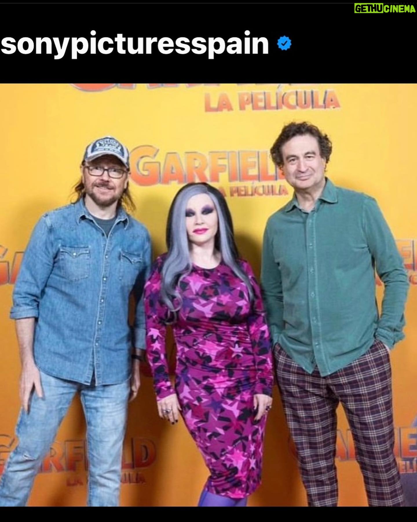 Alaska Instagram - El 1 de mayo se estrena en cines #GarfieldLaPelícula y he tenido la suerte de poner a voz a la gatita Jinx. Y también soy muy suertuda por compartir experiencia con @ssantiagosegura y @pepe_rodriguezrey. Gracias @sonypicturesspain por contar conmigo para estas aventuras animadas. Y, enhorabuena, la película es una maravilla. 😻😸😽😻😼😺😻😺😼😻😽😸😻 * Esta publicación es una comunicación sobre mis diversas actividades profesionales - es información para mis seguidores - entiendo que la libertad de compartir esto se sobrentiende en la naturaleza misma de las redes sociales