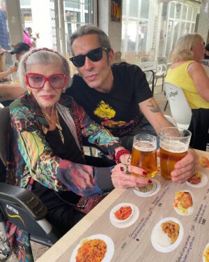 Alaska Instagram - Unos días en Benidorm siempre proceden, aunque soy incapaz de seguir el ritmo y la complicidad entre suegra y yerno ¡son agotadores! Momento favorito : bailar con @mariovaquerizooficial ‘A little respect’ de @erasureinfo en un pub inglés.
Gracias @ramsix por la buena compañía.
Gracias @hoteldonpancho por tratarnos siempre tan bien, es un placer, un equipo maravilloso.

* Esta publicación NO tiene fines publicitarios ni es un intercambio comercial, pero quiero agradecer la amabilidad de las personas más allá de los servicios contratados.