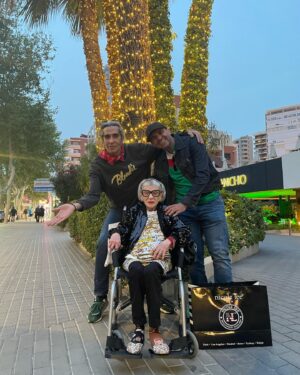 Alaska Instagram - Unos días en Benidorm siempre proceden, aunque soy incapaz de seguir el ritmo y la complicidad entre suegra y yerno ¡son agotadores! Momento favorito : bailar con @mariovaquerizooficial ‘A little respect’ de @erasureinfo en un pub inglés.
Gracias @ramsix por la buena compañía.
Gracias @hoteldonpancho por tratarnos siempre tan bien, es un placer, un equipo maravilloso.

* Esta publicación NO tiene fines publicitarios ni es un intercambio comercial, pero quiero agradecer la amabilidad de las personas más allá de los servicios contratados.
