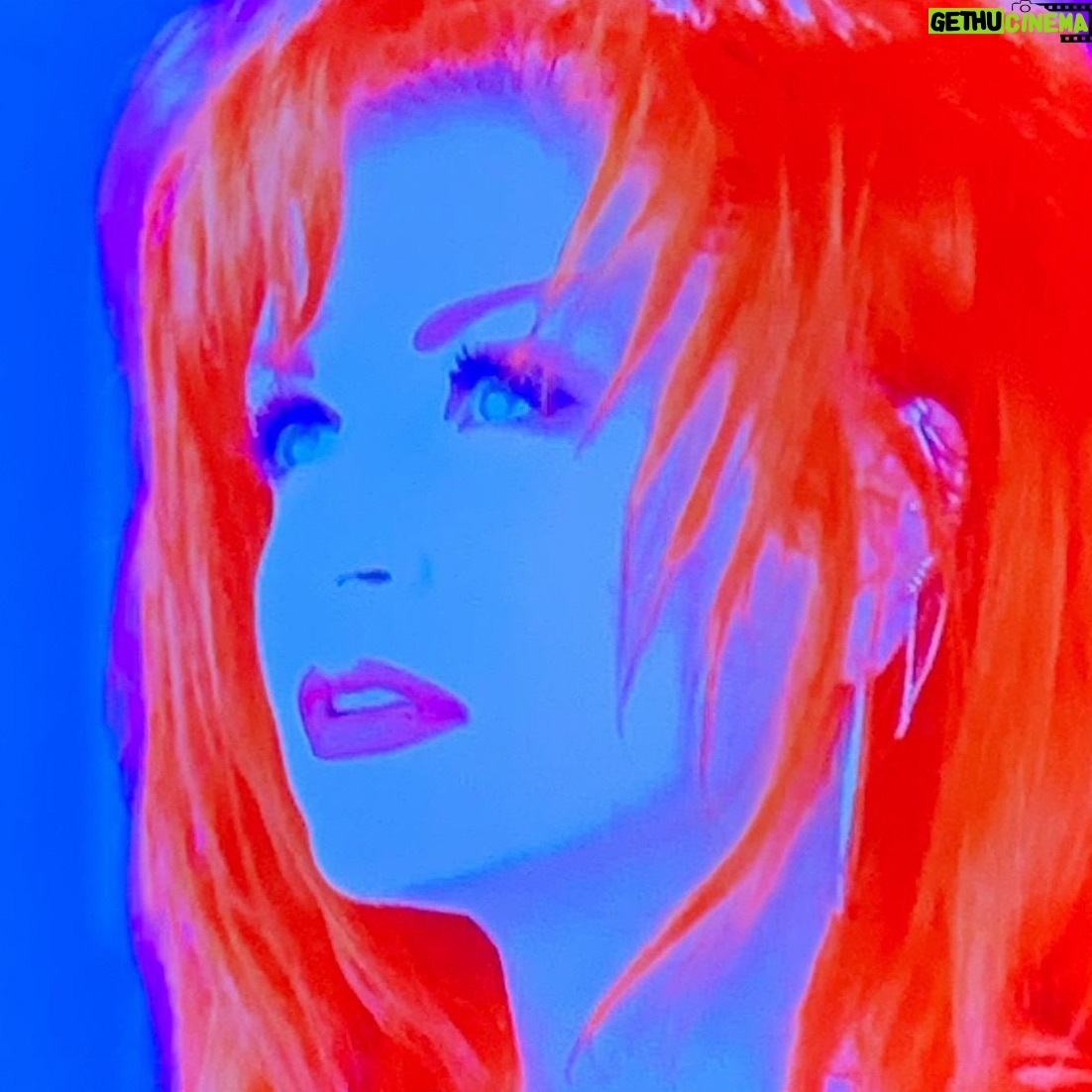 Alaska Instagram - Fotograma del vídeo de @fangoriaoficial ‘Sálvame (Revisión Líquida), dirigido por Steven Chivers a principios de los años 90 del siglo pasado. * Esta publicación es una comunicación sobre mis diversas actividades profesionales - es información para mis seguidores - entiendo que la libertad de compartir esto se sobrentiende en la naturaleza misma de las redes sociales