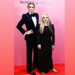 Alaska Instagram - Cena en el @museothyssen organizada por @harpersbazaares en homenaje a Tita Thyssen, nuestra Carmen Cervera. Por su labor en el mundo del arte recibió el premio #BazaarWomenInArt2024, pero yo añadiría que extiendo el premio a su existencia misma, con esa biografía única. Enhorabuena a la directora de la publicación @inmajimenezbazaar y a su equipo por una velada exquisita. Pero la mayor ovación (en pie) es para la homenajeada ¡Que viva Tita! * Esta publicación es una comunicación sobre mis diversas actividades profesionales - es información para mis seguidores - entiendo que la libertad de compartir esto se sobrentiende en la naturaleza misma de las redes sociales