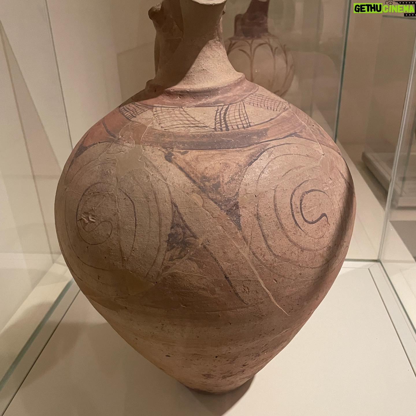 Alaska Instagram - Espirales en los primeros estadios de la cultura griega en el @national_museum_of_athens. Y en la รบltima foto mis tatuajes de espirales celtas. Poderoso sรญmbolo, siempre conmigo. ๐๐๐บ๐บ๐๏ธ๐๏ธ๐๐๏ธ๐๏ธ๐บ๐บ๐๐