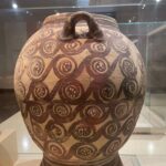 Alaska Instagram - Espirales en los primeros estadios de la cultura griega en el @national_museum_of_athens. Y en la última foto mis tatuajes de espirales celtas. Poderoso símbolo, siempre conmigo. 🌀🌀🏺🏺🏛️🏛️🌀🏛️🏛️🏺🏺🌀🌀