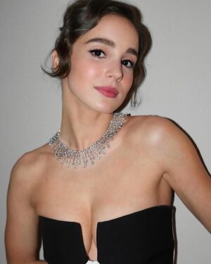 Alba Baptista Instagram - @vanityfair 💌

Styling: @alexandraimgruth 💫
MUA: @misha212 
Hair: @davidvoncannon 
Dress: @roland_mouret 
Jewelry: @cartier
