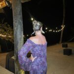 Alba Carrillo Instagram - Os dejo algunos de mis looks. Cada vez le doy más importancia a la comodidad y a ropa que defina mi estilo. Me gustan las cosas coloridas y con algún detalle que las haga especiales: un lazo, una espalda, unos botoncitos….casi siempre, en los detalles más pequeños está la diferencia y todo el mundo lo percibe, principalmente tú🫶🏼👗🧳