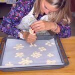 Alba Carrillo Instagram - Hacemos un rollito de primavera? Con margaritas, maracuyá y chocolate 🌼🧈👩🏼‍🍳