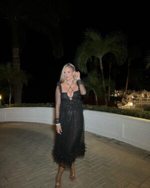 Alba Carrillo Instagram - Noche de brillos y celebración en Samaná 💫✨