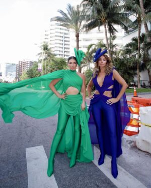 Alejandra Fosalba Instagram - NOCHE de GALA ✨ 

Con estos lookcitos nos fuimos a disfrutar de la gran Noche de Premiaciones en @miamiwebfest 🏆✨ y todo resultó demasiado hermoso !  Gracias por esta increíble experiencia ✨ 

Gracias @juormeno por estos maravilloso trajes y @catalinaramirez.cl por complementar nuestros looks con estos hermosos tocados 💙💚✨

📷 @matias__cr ✨ 

#malenaysofialaserie 🎬 

#miami