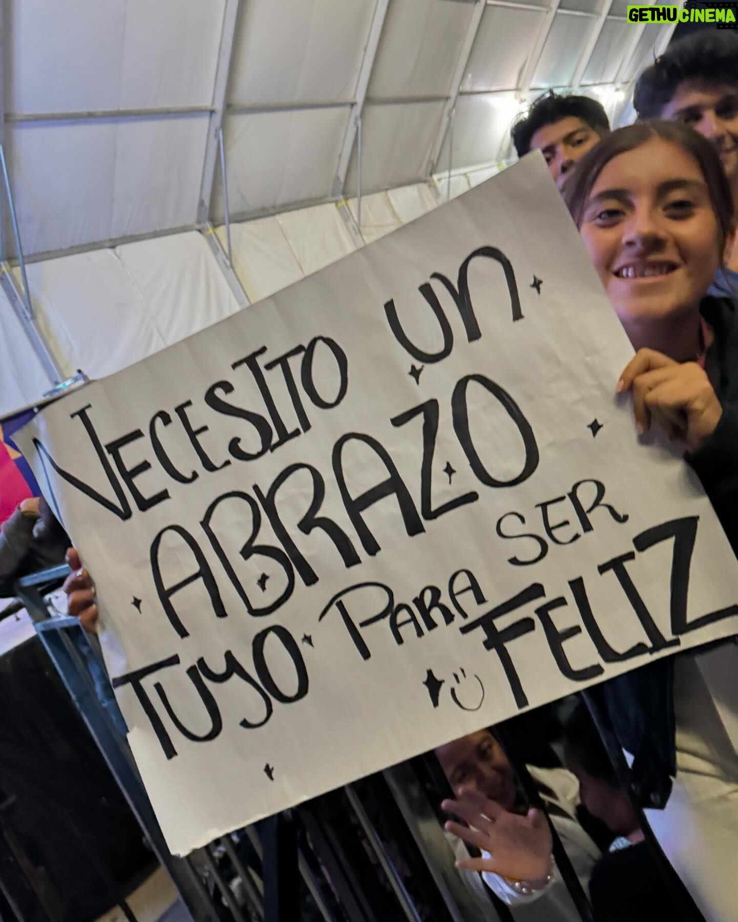 Alejandro Sanz Instagram - Qué bonito es volver, de dónde nunca me fui. Y si mañana me voy, una parte de mi yo, se queda aquí. Y un pedacito de ti, siempre va conmigo. Y así es como resumo mi historia de amor con mi México, eterna y bella 🥷❤️