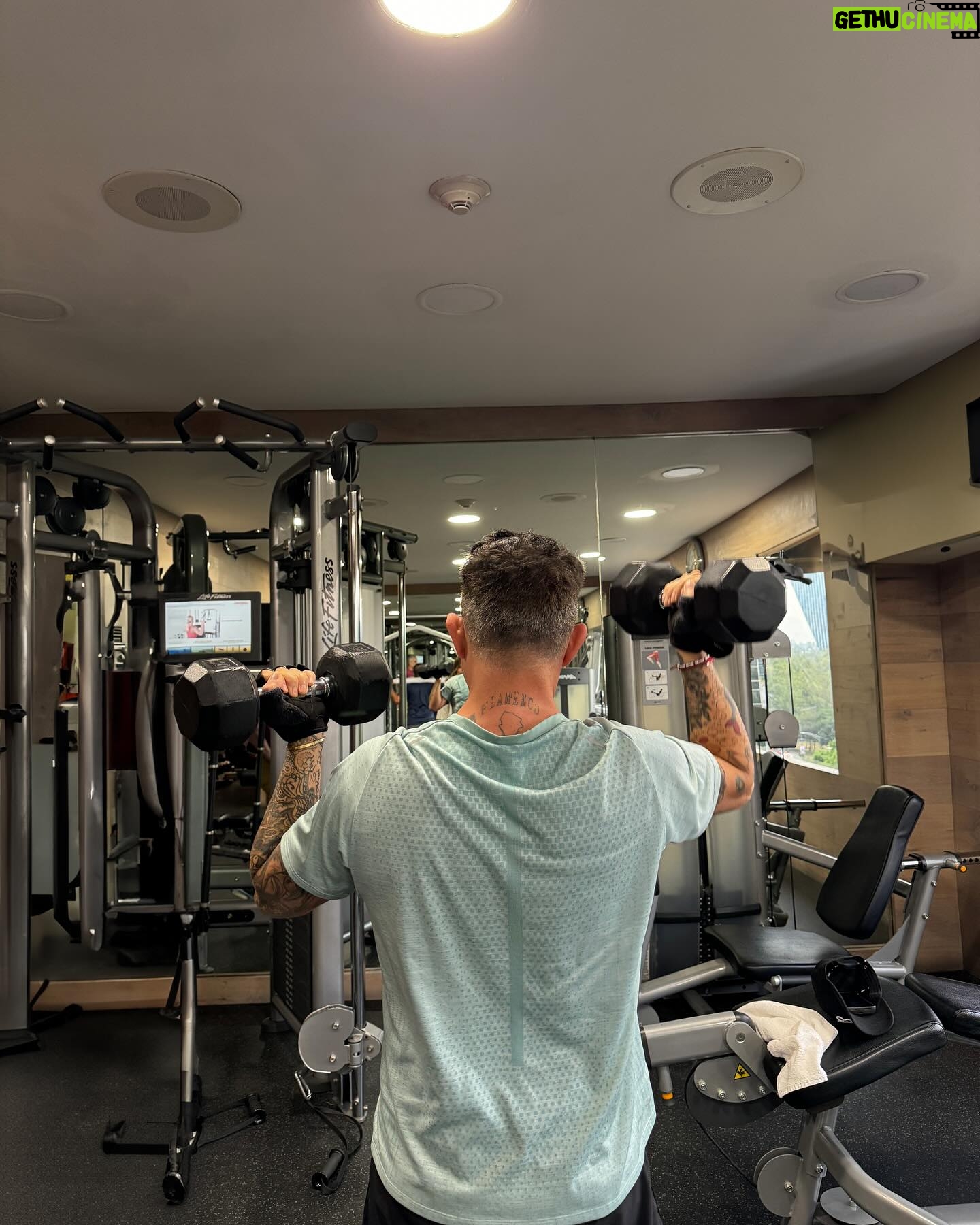 Alejandro Sanz Instagram - Qué bonito es volver, de dónde nunca me fui. Y si mañana me voy, una parte de mi yo, se queda aquí. Y un pedacito de ti, siempre va conmigo. Y así es como resumo mi historia de amor con mi México, eterna y bella 🥷❤️