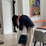Alejandro Sanz Instagram - De niño me encantaban los tres mosqueteros. Pero sólo ahora, soy consciente de que cada día, con ellos, pongo en práctica: “Uno para todos y todos para uno”. No somos tres, somos cinco, y el equilibrio es aún más perfecto. Así acabo mi abril: en familia, pensando en los conciertos que vienen en mayo y de banda sonora a mi Shaki. Fdo: 🥷
