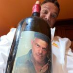 Alejandro Sanz Instagram - Todo queda en familia 1. Say guauuu 🐶 2. 4 1 ❤️ 3. Los verdaderos Peaky Blinders 😂😂 4. El buen vino. 5. El sonido de la belleza. 6. Todas las chimeneas cuentan historias. 7. El otro Peaky 🥷 8. De nombre: Fantástico 🐎 9. Llamadas entrantes e interesantes. 10. Poncho y a dormir 💤